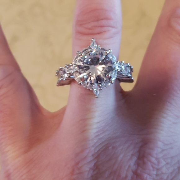 Jewelry - Silver Ring Size 7/8